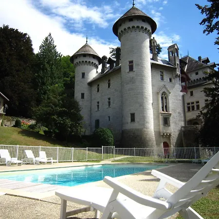 Holiday home Castle With Pool In Serri Res En Chautagne *