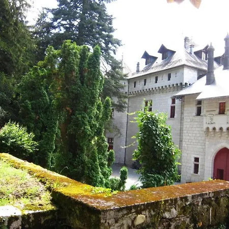 Castle With Pool In Serri Res En Chautagne Holiday home Serrieres-en-Chautagne